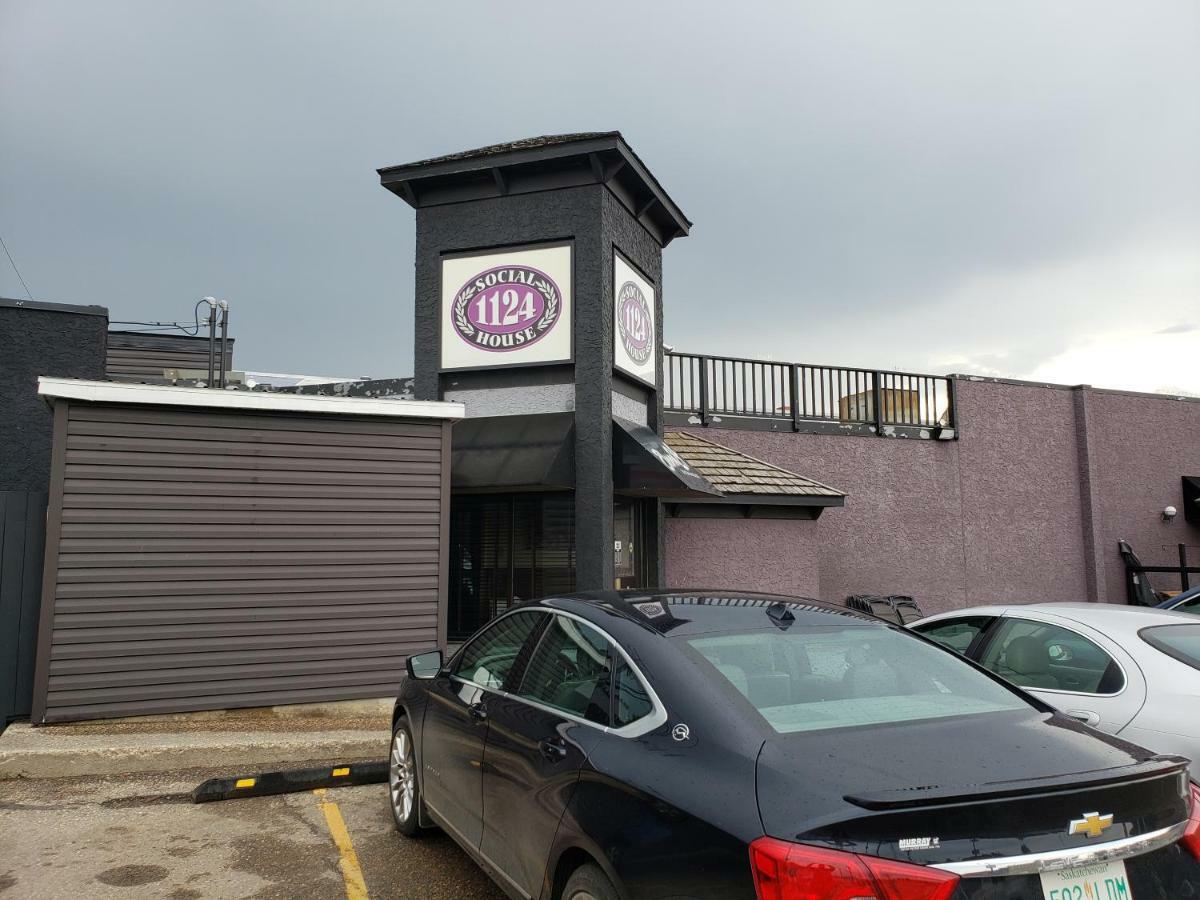 Tower Inn Estevan Exteriér fotografie