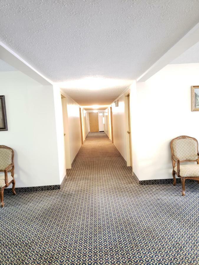 Tower Inn Estevan Exteriér fotografie